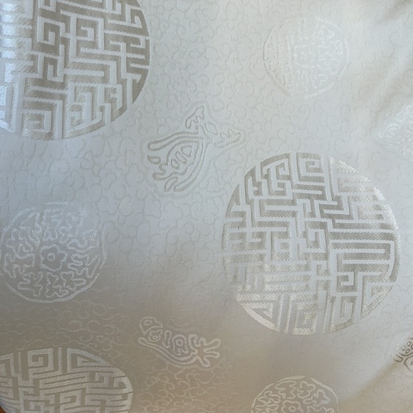 Shanghai Tang Unisex cream silk mandarin jacket.  Size 38. - Picture 9 of 11